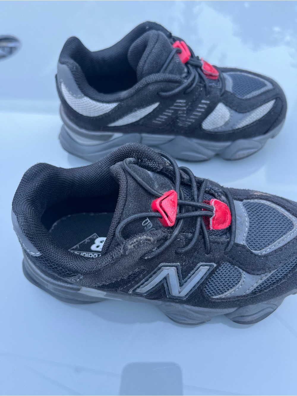 New Balance bungee Kids Black and Gray Sneakers with Red Accents - Picture 6 of 12